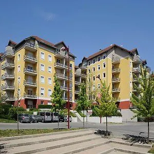 Sejours & Affaires Geneve Saint Genis Aparthotel