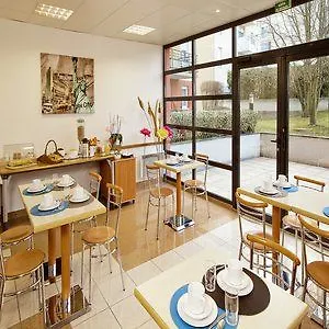 **  Aparthotel Sejours & Affaires Geneve Saint Genis Francie