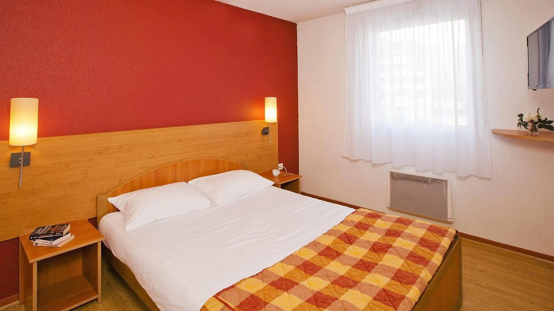 **  Sejours & Affaires Geneve Saint Genis Aparthotel France